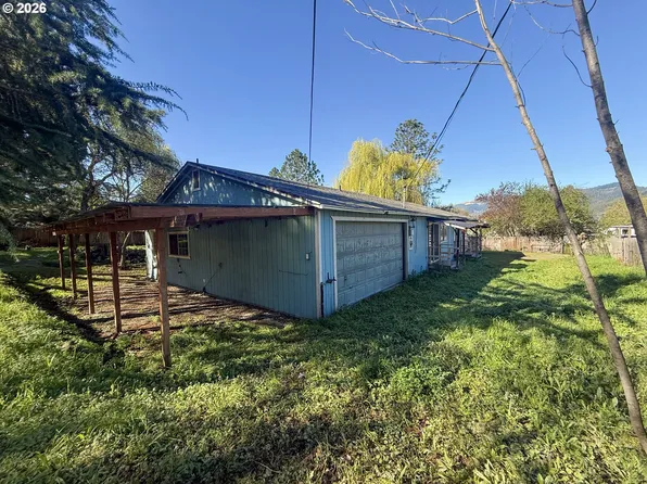 174 Esther Ct, Myrtle Creek, OR 97457