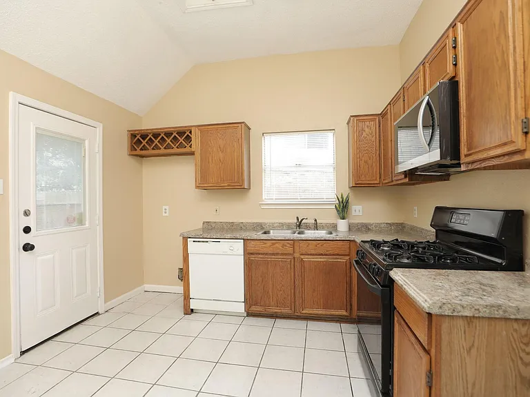 17326 Harmony Hill Dr — Photo 11