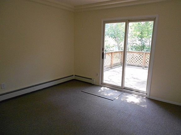 4th image of 216 Moriches Ave