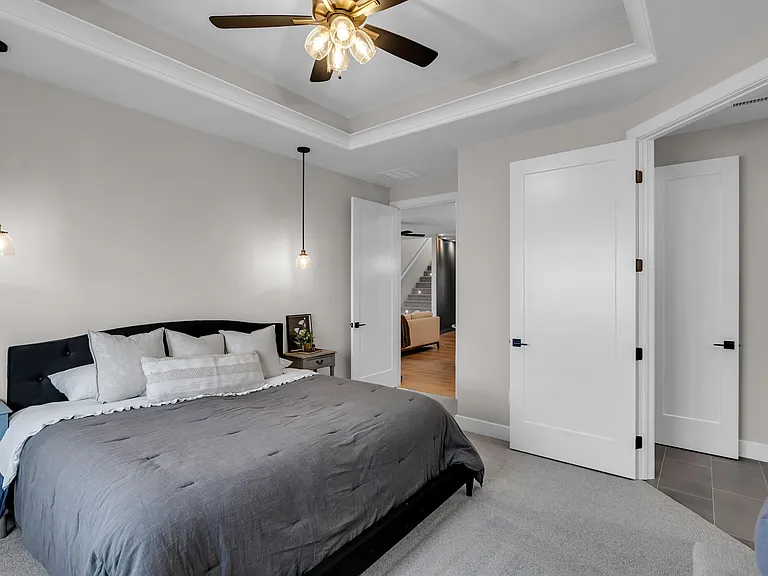 2142 E Beaumont St — Photo 22