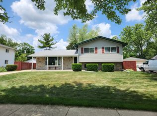 624 Maple Ave, Lisle, IL 60532