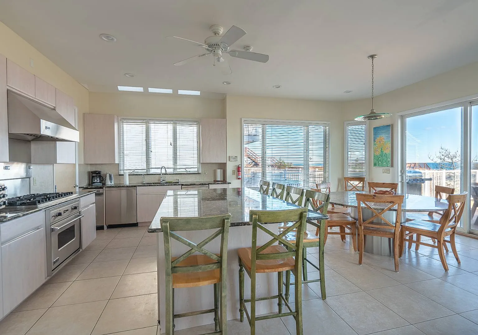 Stunning Oceanfront Estate — Photo 4