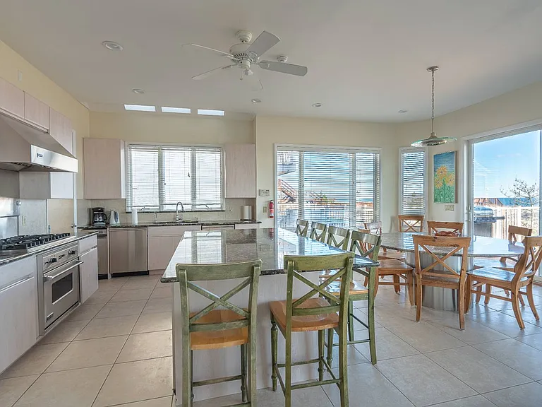 819 Dune Rd — Photo 4