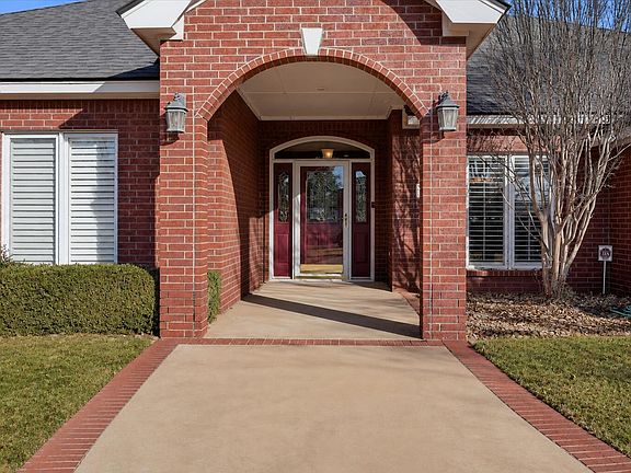 2nd image of 1703 Casa Linda Ln