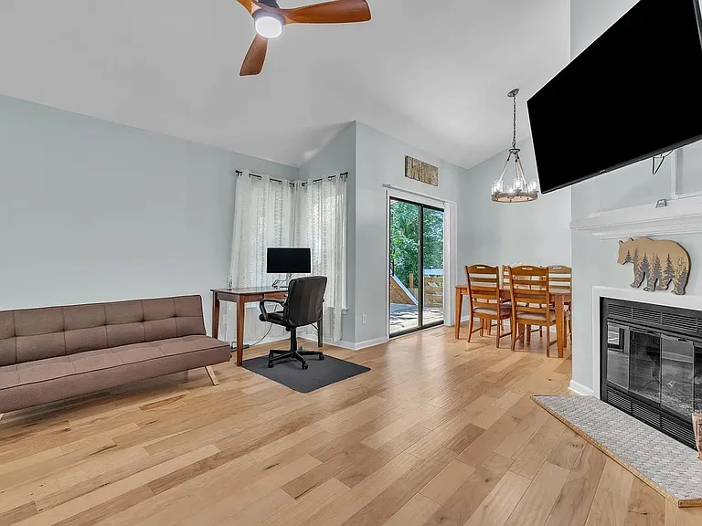 105 Tall Rock Ct — Photo 2