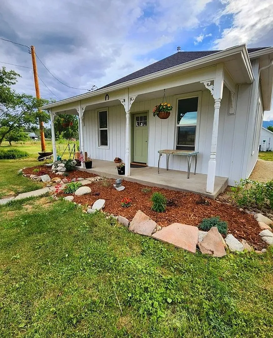 Charming 2 Bed, 1 Bath home on 2.24 acres! — Photo 2