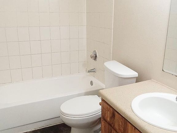 5th image of 5030 SE 30th St #D