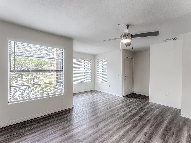 Cypress Trail Apartments — Photo 7