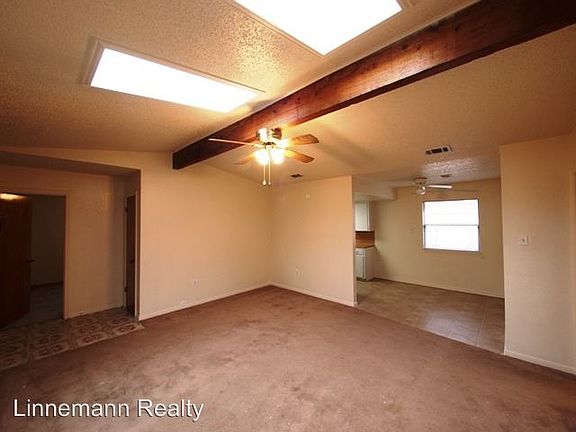 3rd image of 1405 Linda Ln