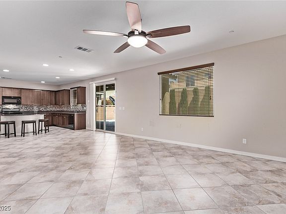 3rd image of 1136 Buckhorn Cove St