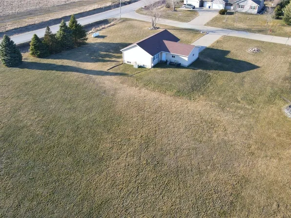2970 Deer Run Dr, Urbana, IA 52345