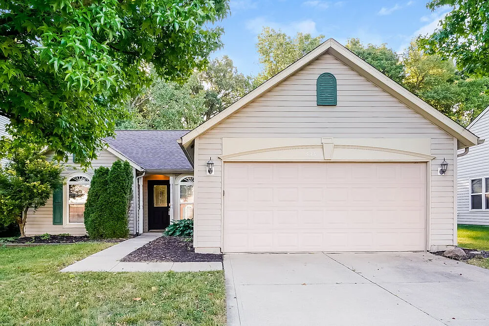 3 bed, 2.0 bath, 1306 sqft, $2,430 — Photo 1