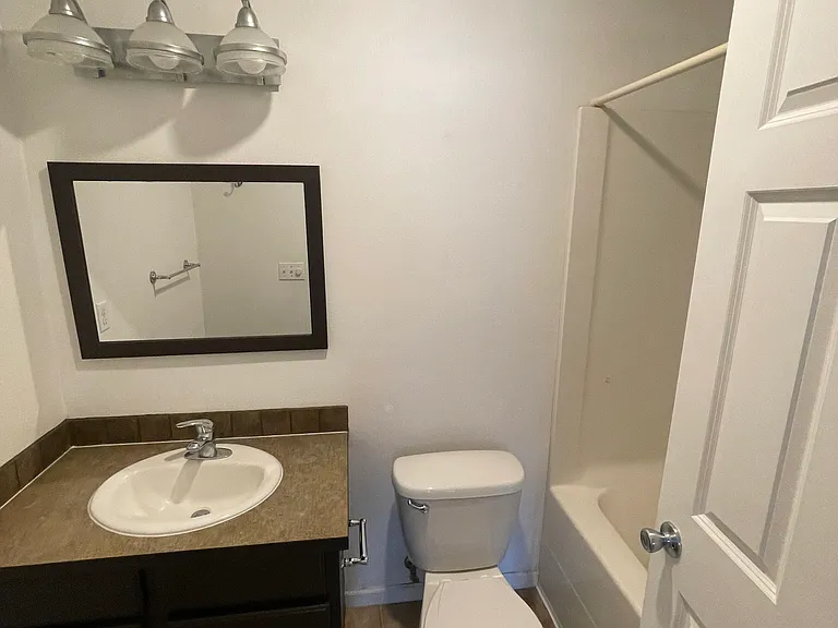 9907 Farwest Dr SW — Photo 12