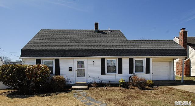 1st image of 14 Oaktree Ln