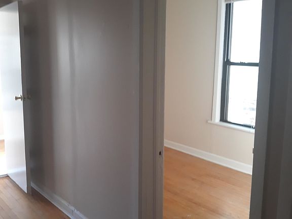 4th image of 4520 N Lincoln Ave