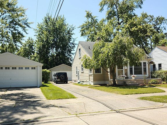 3rd image of 1559 Cambridge Rd