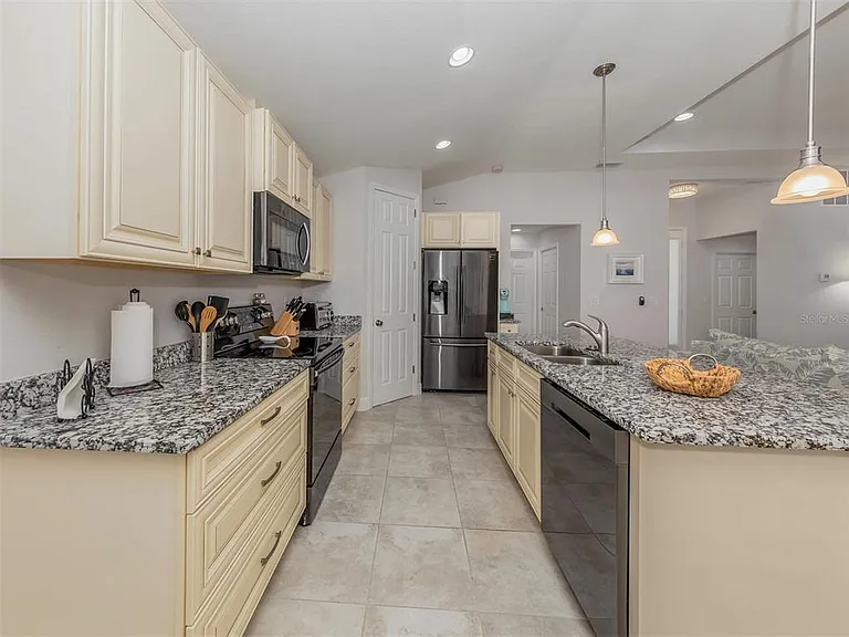 236 Holly Rd — Photo 18