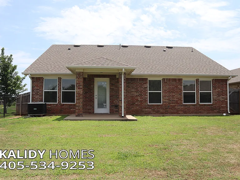 10601 NW 20th St — Photo 19
