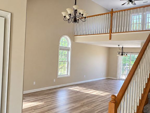 4th image of 1059 Woodberry Ln