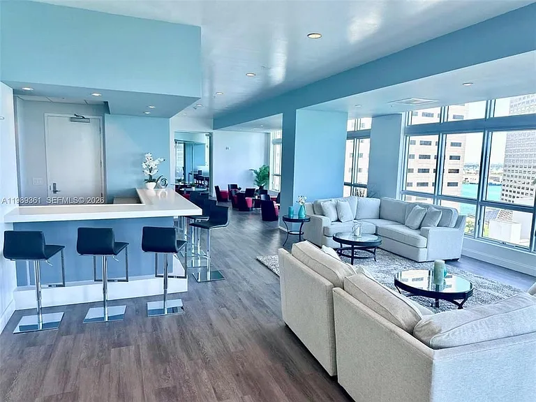 300 S Biscayne Blvd #L-410 — Photo 27