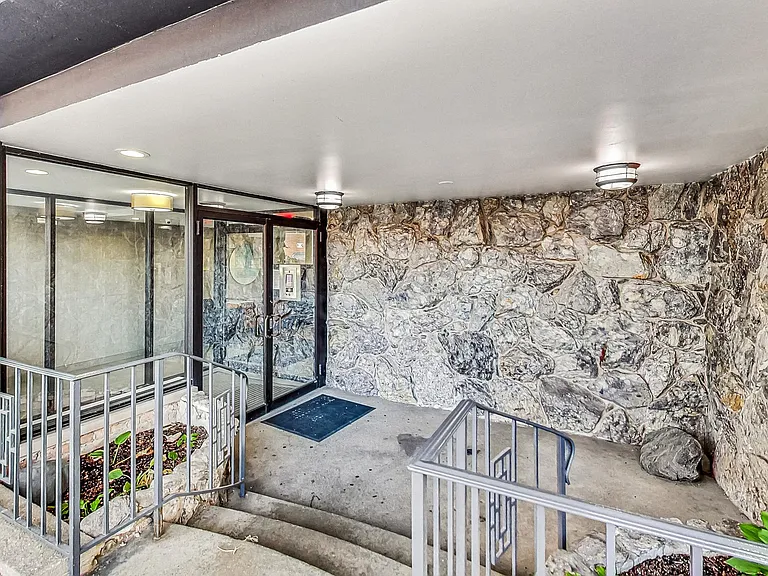 5400 N Sheridan Rd #210 — Photo 13