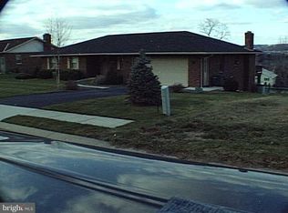 3575 Pebble Ridge Dr, York, PA 17402