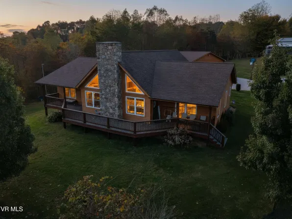 1365 Booker Rd, Castlewood, VA 24224