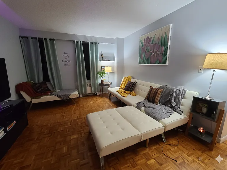 166 Pearsall Dr — Photo 1