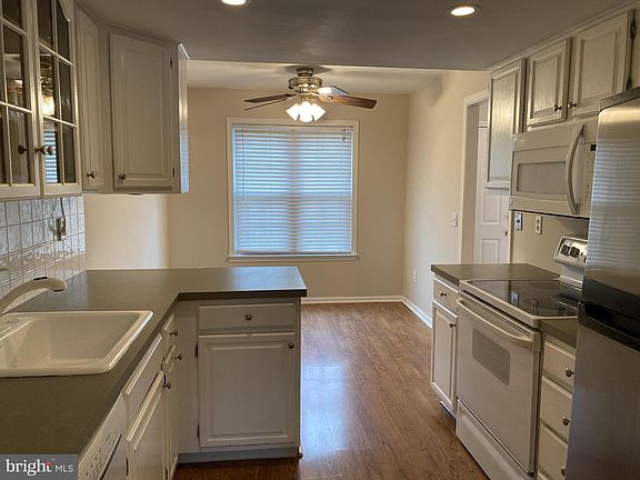 2nd image of 1054 Putnam Blvd #111