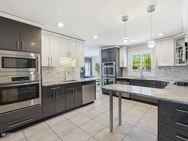 970 Van Court Ave — Photo 12