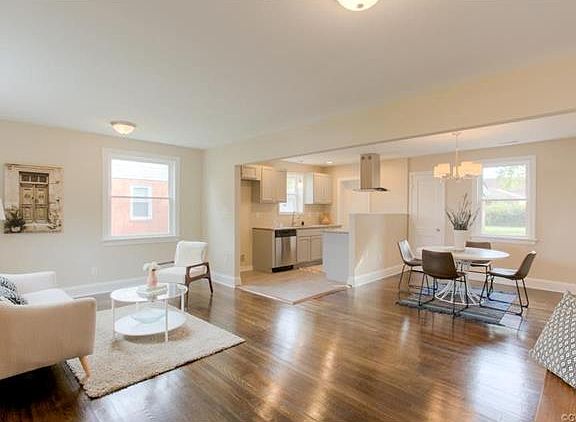 2nd image of 2321 National St