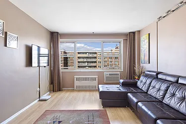 Sold by Thomas Lipovetsky, LREB