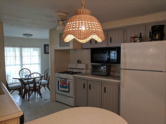 4th image of 712 Lark Dr