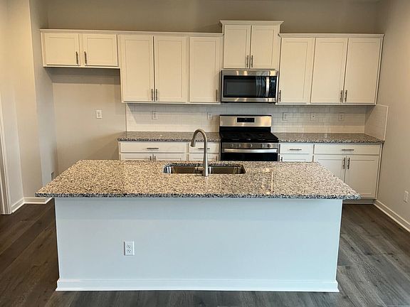 2nd image of 400 Park Vista Dr