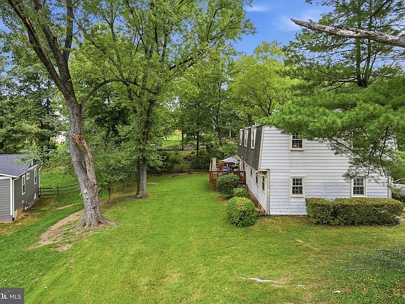4th image of 300 Broadleaf Dr NE