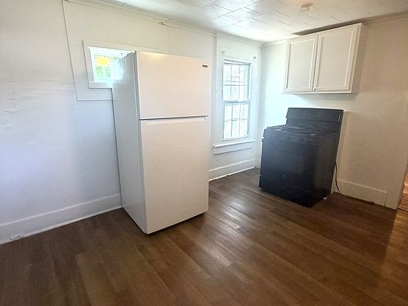 2nd image of 611 Deacon St