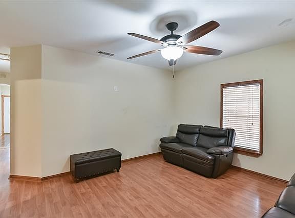 3rd image of 2819 Grafton Ave