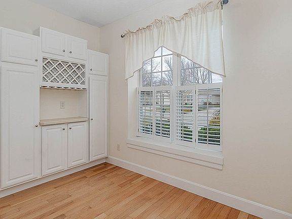 4th image of 2714 Saint Charles Cir