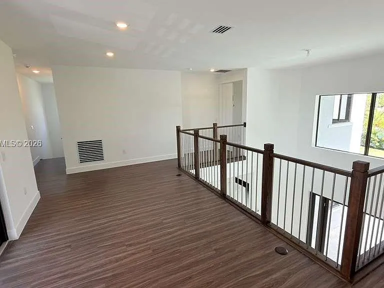 19708 NE 14th Ave — Photo 18