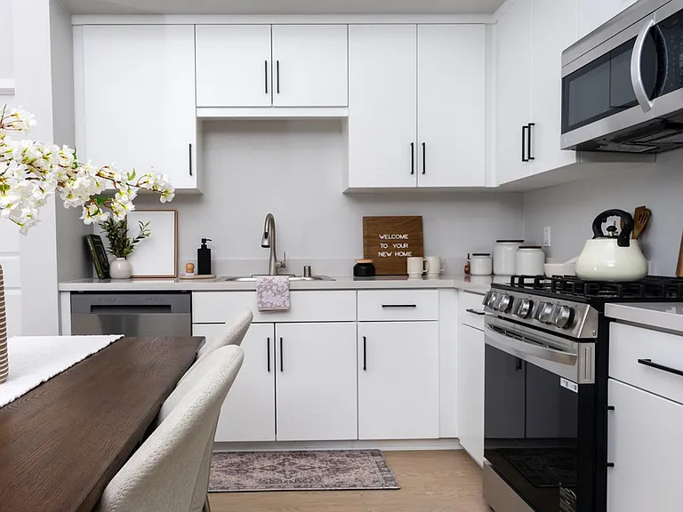 Downtown Ontario Luxury Apartments — Photo 47
