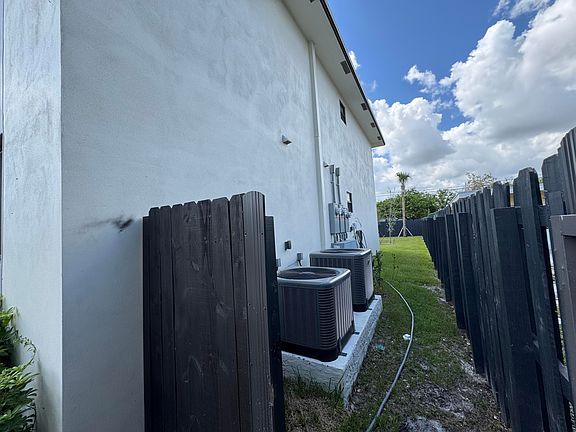 2nd image of 400 NE 30th St #2