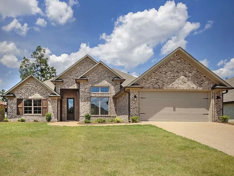 2 Winding Wood Dr