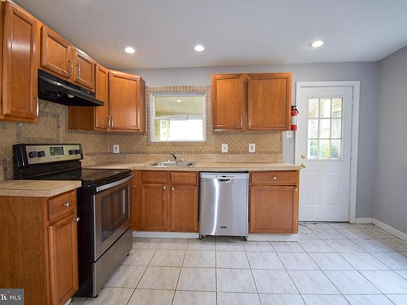 5th image of 666 Manatawny St