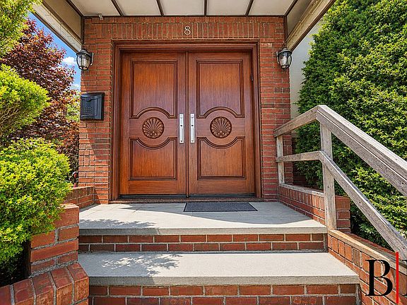 4th image of 8 Bassett Ave #1