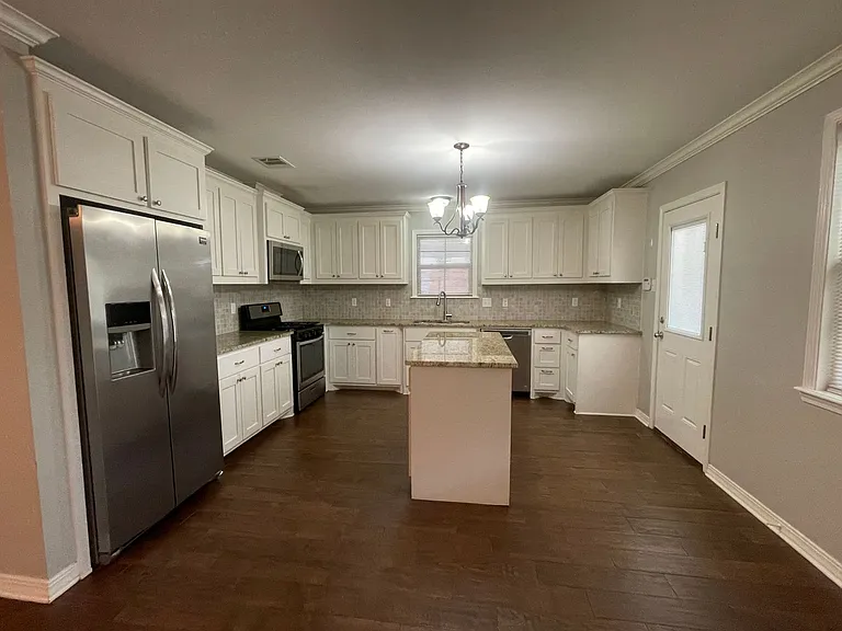 2033 Horton Ave — Photo 4