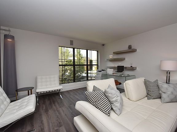 5th image of 5122 N 31st Way Unit 235