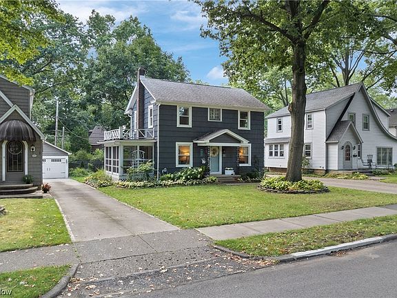 4th image of 278 Crestwood Ave