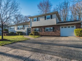 22 Woodstock Dr, Wayne, NJ