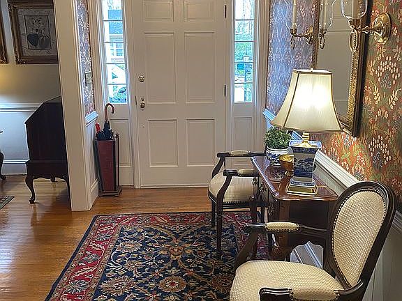 Wainscoting & Crown Molding 