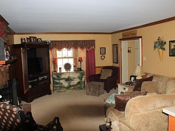 2nd image of 104 Redwood Dr